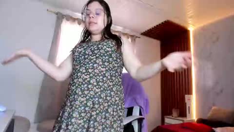 SASHA BLOOM online show from 28, 9, 2025