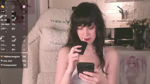 Snapshot of sheeny_shy chatting on 19, 12, 2024 Chiara online show from 19, 12, 2024