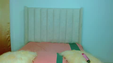 Snapshot of sheessy chatting on 9, 11, 2025 sheessy online show from 9, 11, 2025