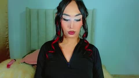 Snapshot of sheessy chatting on 4, 12, 2025 sheessy online show from 4, 12, 2025