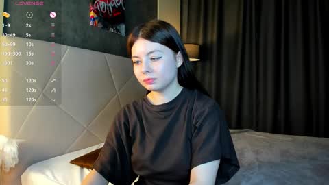 Snapshot of shei1a_shy chatting on 11, 11, 2025 Amely online show from 11, 11, 2025