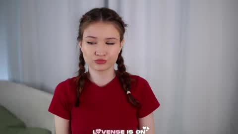 Lina online show from 11, 3, 2026