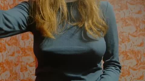 Snapshot of shelikessoymilk chatting on 19, 12, 2024 Erika online show from 19, 12, 2024