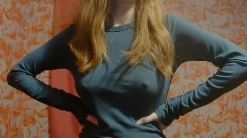 Snapshot of shelikessoymilk chatting on 20, 12, 2024 Erika online show from 20, 12, 2024