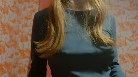 Snapshot of shelikessoymilk chatting on 24, 1, 2025 Erika online show from 24, 1, 2025