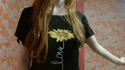 Snapshot of shelikessoymilk chatting on 18, 9, 2025 Erika online show from 18, 9, 2025