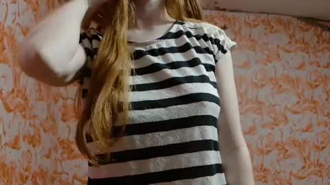 Snapshot of shelikessoymilk chatting on 17, 11, 2025 Erika online show from 17, 11, 2025