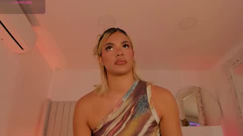 shelynna_azzul online show from 26, 3, 2026