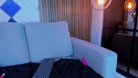 mia online show from 4, 2, 2025