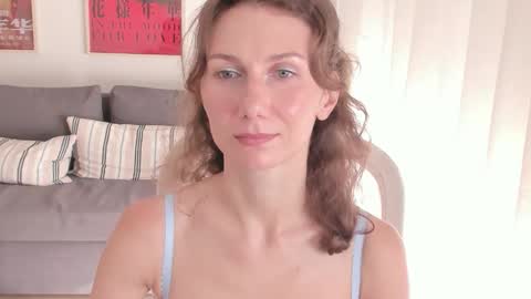 Snapshot of shesleepsnaked chatting on 15, 10, 2025 shesleepsnaked online show from 15, 10, 2025