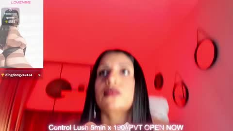 Snapshot of sheyla_hills_ chatting on 2, 3, 2025 Sheyla online show from 2, 3, 2025
