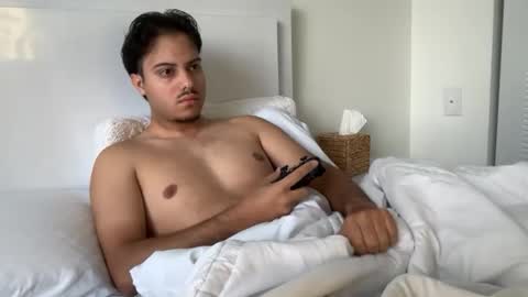 Snapshot of shezadeboy chatting on 7, 6, 2026 shezadeboy online show from 7, 6, 2026