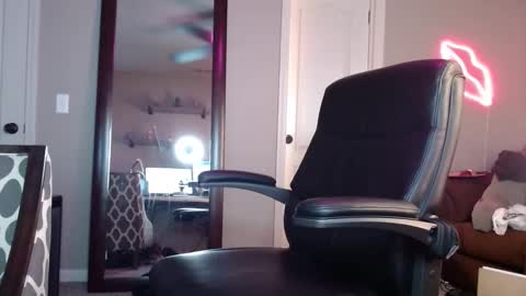 Snapshot of shimmyloe chatting on 30, 5, 2026 shimmyloe online show from 30, 5, 2026