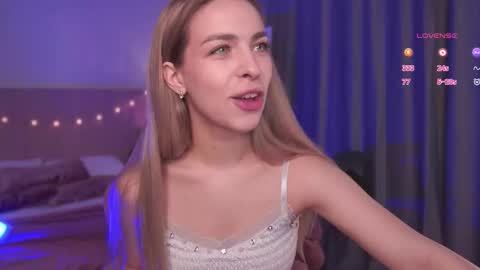 Snapshot of shinybarbie chatting on 16, 10, 2025 Julia online show from 16, 10, 2025