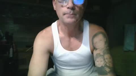 Snapshot of showingoff40 chatting on 7, 10, 2025 Red4040 online show from 7, 10, 2025