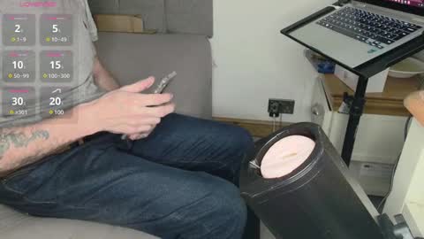 Snapshot of showoffjay46 chatting on 15, 2, 2025 showofjay online show from 15, 2, 2025