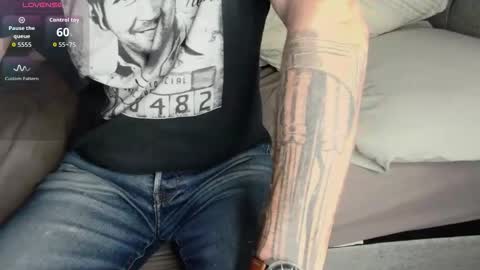 Snapshot of showoffjay46 chatting on 8, 9, 2025 showofjay online show from 8, 9, 2025