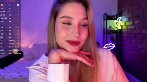 Snapshot of shy_bee chatting on 18, 10, 2025 Alice online show from 18, 10, 2025