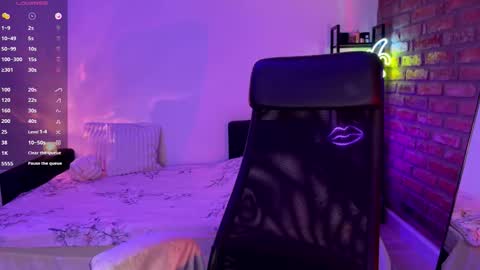 Snapshot of shy_bee chatting on 25, 11, 2025 Alice online show from 25, 11, 2025