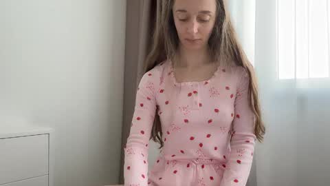shy_schoolgirl_ online show from 25, 5, 2026