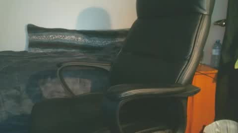 shyboyhugecum2020 online show from 18, 11, 2025