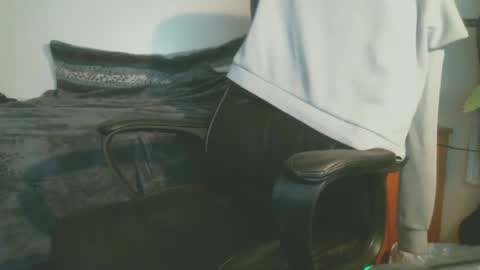 shyboyhugecum2020 online show from 13, 1, 2026