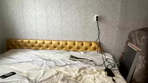 Snapshot of shyredstar chatting on 24, 2, 2025 Tom and Betty online show from 24, 2, 2025