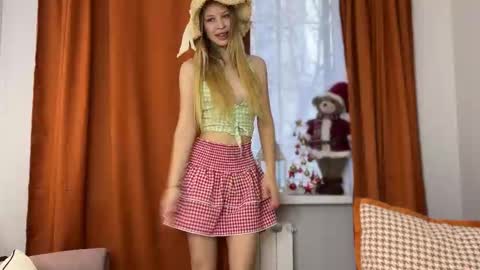 Snapshot of shyrubate chatting on 15, 12, 2025 Aurora online show from 15, 12, 2025