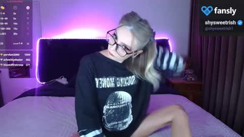 Snapshot of shysweetrish chatting on 2, 2, 2025 shysweetrish online show from 2, 2, 2025