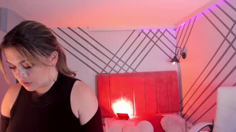 Snapshot of siamilf chatting on 12, 12, 2024 Mia online show from 12, 12, 2024