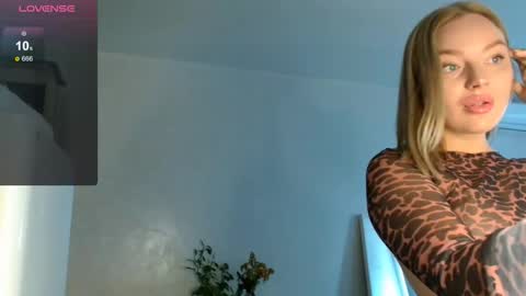 Snapshot of siberian_girl_ chatting on 15, 9, 2025 Eva online show from 15, 9, 2025