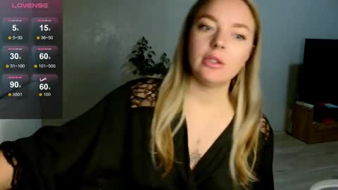 Snapshot of siberian_girl_ chatting on 27, 10, 2025 Eva online show from 27, 10, 2025