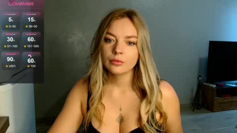 Snapshot of siberian_girl_ chatting on 30, 10, 2025 Eva online show from 30, 10, 2025