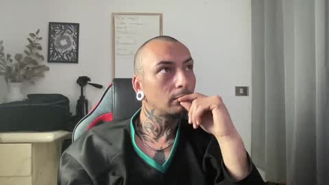 Snapshot of sidvicious23cm chatting on 7, 5, 2026 sidvicious23cm online show from 7, 5, 2026