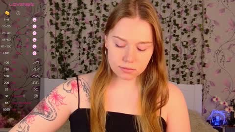 Snapshot of silent_princesses chatting on 13, 12, 2024 Chloe online show from 13, 12, 2024