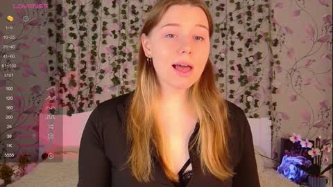 Snapshot of silent_princesses chatting on 7, 1, 2025 Chloe online show from 7, 1, 2025