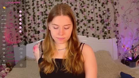 Snapshot of silent_princesses chatting on 6, 2, 2025 Chloe online show from 6, 2, 2025