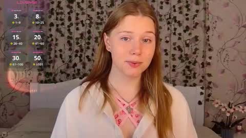 Snapshot of silent_princesses chatting on 15, 9, 2025 Chloe online show from 15, 9, 2025