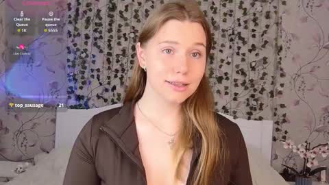 Snapshot of silent_princesses chatting on 13, 10, 2025 Chloe online show from 13, 10, 2025