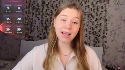 Snapshot of silent_princesses chatting on 23, 10, 2025 Chloe online show from 23, 10, 2025