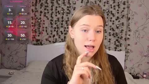 Snapshot of silent_princesses chatting on 24, 10, 2025 Chloe online show from 24, 10, 2025