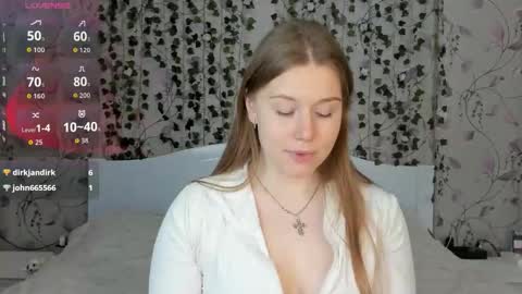 Snapshot of silent_princesses chatting on 12, 11, 2025 Chloe online show from 12, 11, 2025