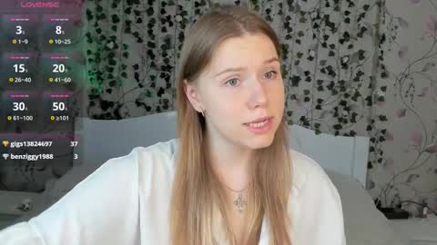 Snapshot of silent_princesses chatting on 13, 11, 2025 Chloe online show from 13, 11, 2025