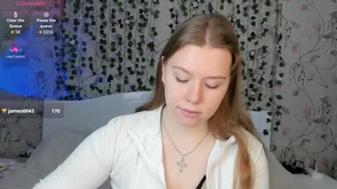 Snapshot of silent_princesses chatting on 25, 11, 2025 Chloe online show from 25, 11, 2025