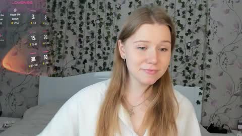 Snapshot of silent_princesses chatting on 28, 11, 2025 Chloe online show from 28, 11, 2025