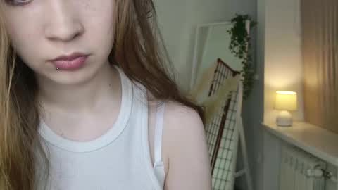 Snapshot of silentlily chatting on 28, 11, 2025 Lily online show from 28, 11, 2025