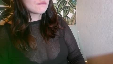 Snapshot of silentmuse_ chatting on 17, 12, 2025 muse online show from 17, 12, 2025