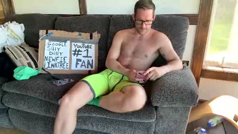 Snapshot of sillydillynewfie chatting on 17, 6, 2026 Silly Dilly Newfie online show from 17, 6, 2026