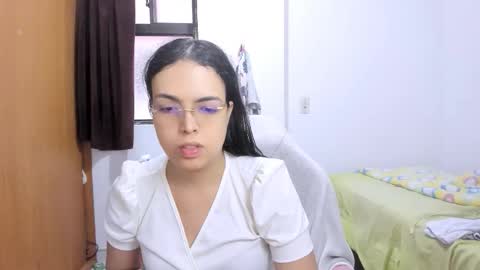 Snapshot of silmeriasweet1 chatting on 17, 10, 2025 sarasweet online show from 17, 10, 2025