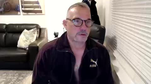 Snapshot of silveroli187 chatting on 14, 10, 2025 silveroli187 online show from 14, 10, 2025